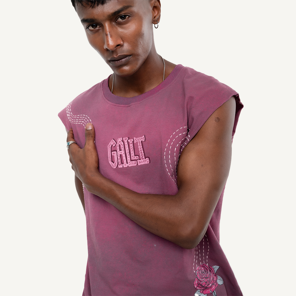 Aadha Kilo Kaleja Tee — full look