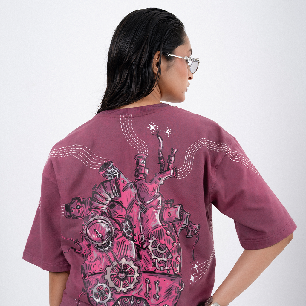 Kaleja Tee — mid shot