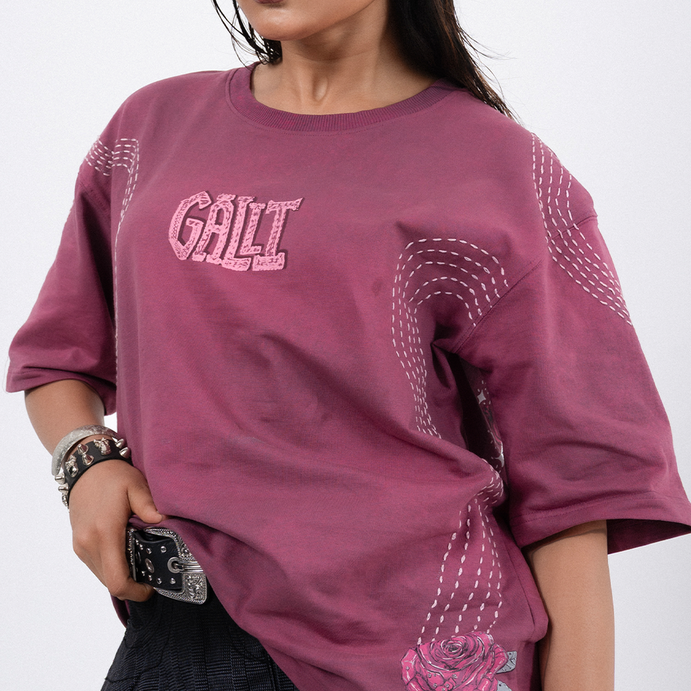 Kaleja Tee — mid shot